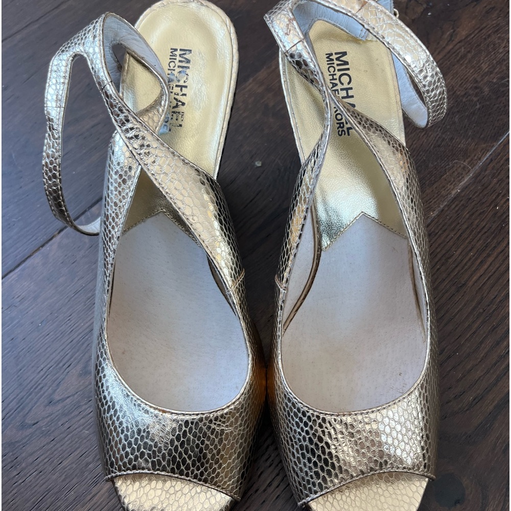Vintage MICHAEL KORS GOLD SNAKE LEATHER OPEN TOE ANKLE STRAP FRANCESCA WEDGES